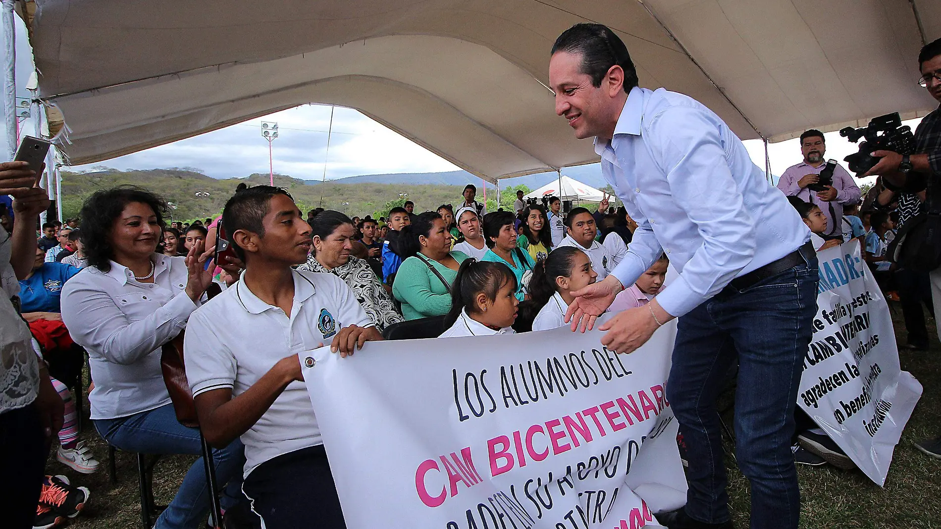 FRANCISCO DOMÍNGUEZ inauguró la